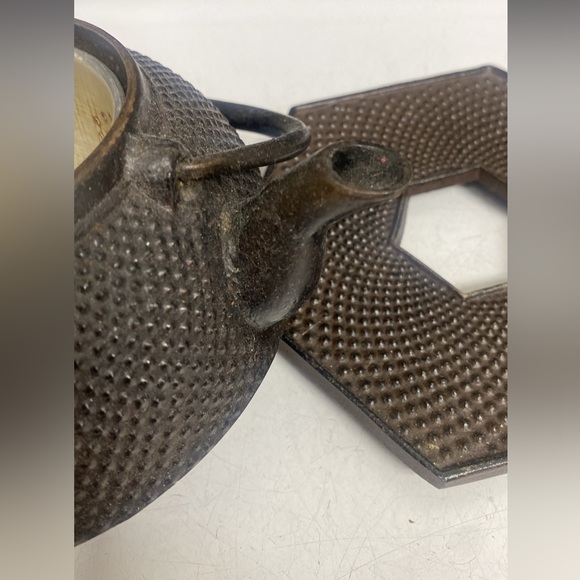 Japanese Cast Iron Teapot / Tetsubin Dotted Design - Black Four Piece Set - Picture 14 of 15